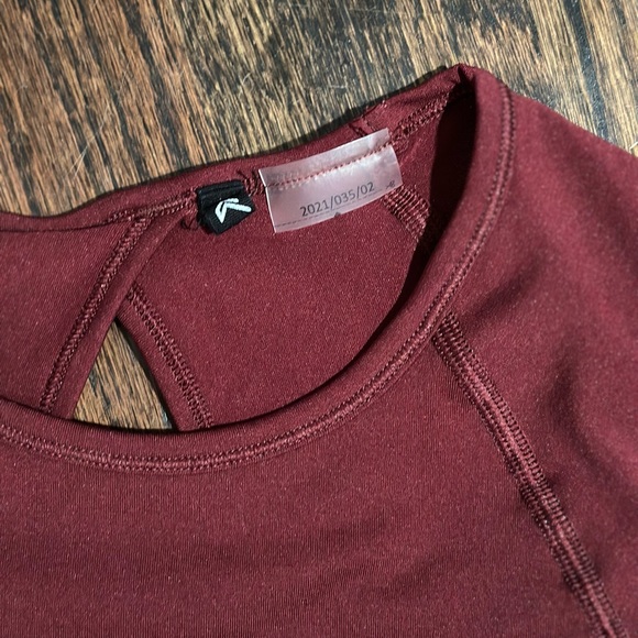 Oner Active EFFORTLESS SEAMLESS SHORT SLEEVE CROP TOP Rosewood - Medium - Picture 5 of 6